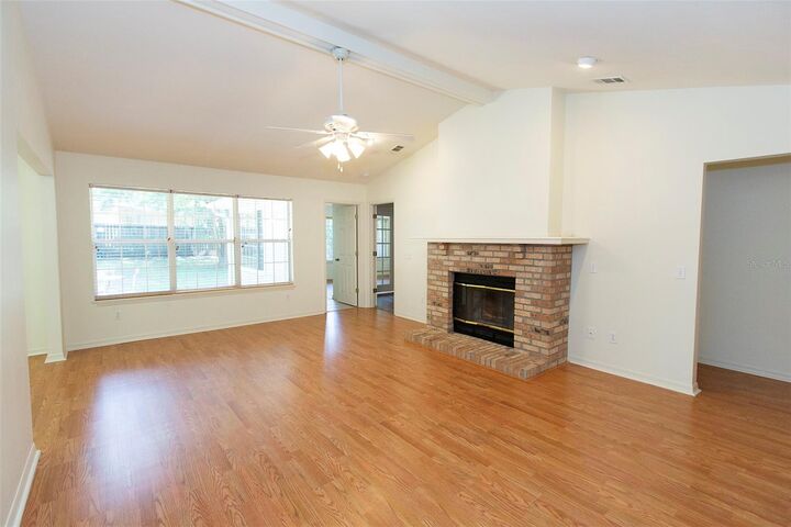Property Photo: 2340 NW 16th Avenue FL 32605