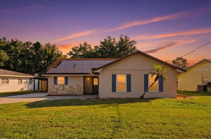 Property Photo:  430 Hillcrest Drive SE  FL 33884 