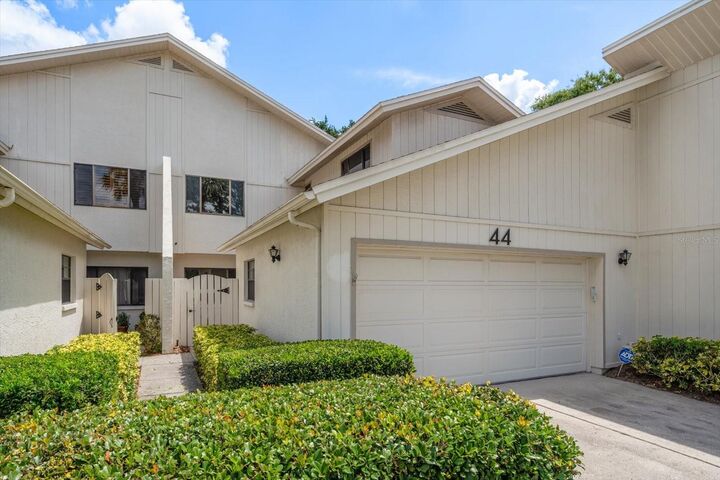 Property Photo:  498 Lakeview Drive 44  FL 34683 