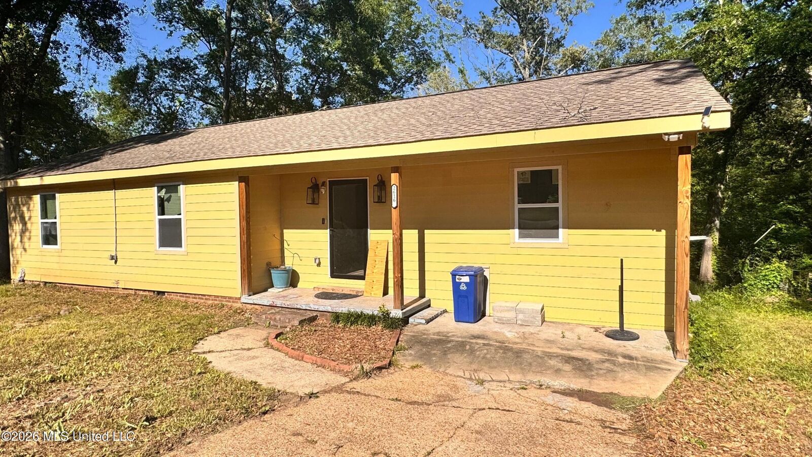 Property Photo:  2616 Glenn Street  MS 39204 
