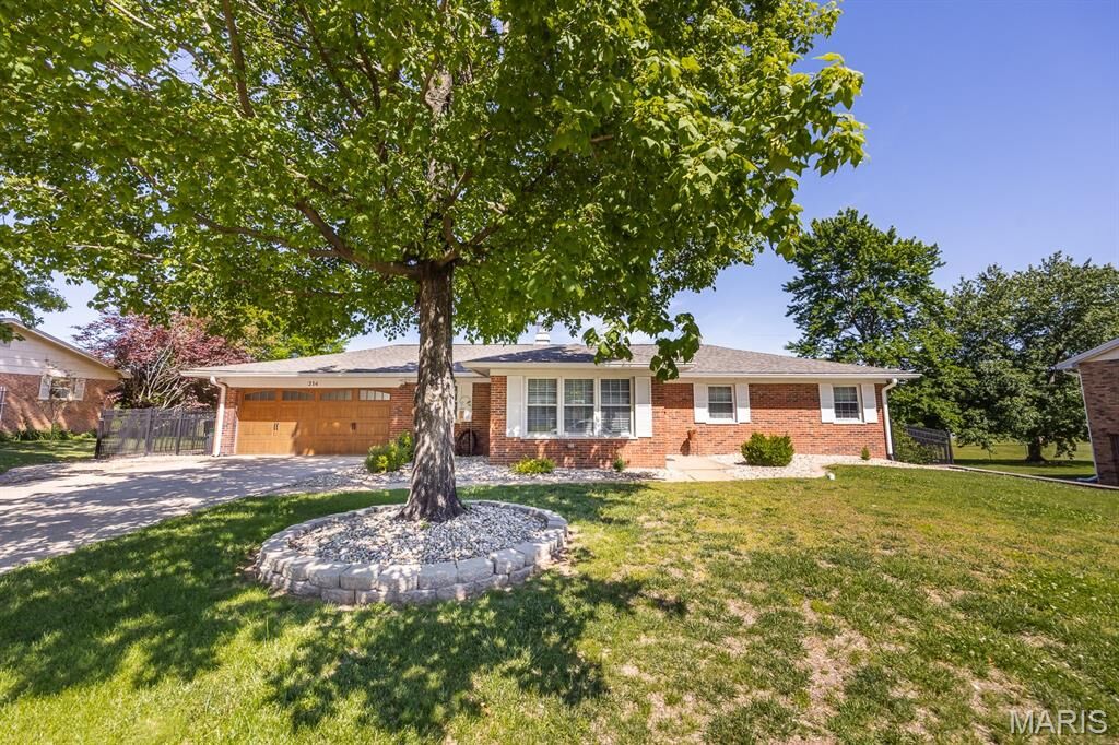 Property Photo:  214 Winthrop Drive  IL 62221 