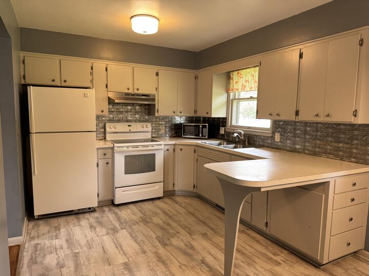 Property Photo:  5634 W Hiawatha Lane  MI 49127 