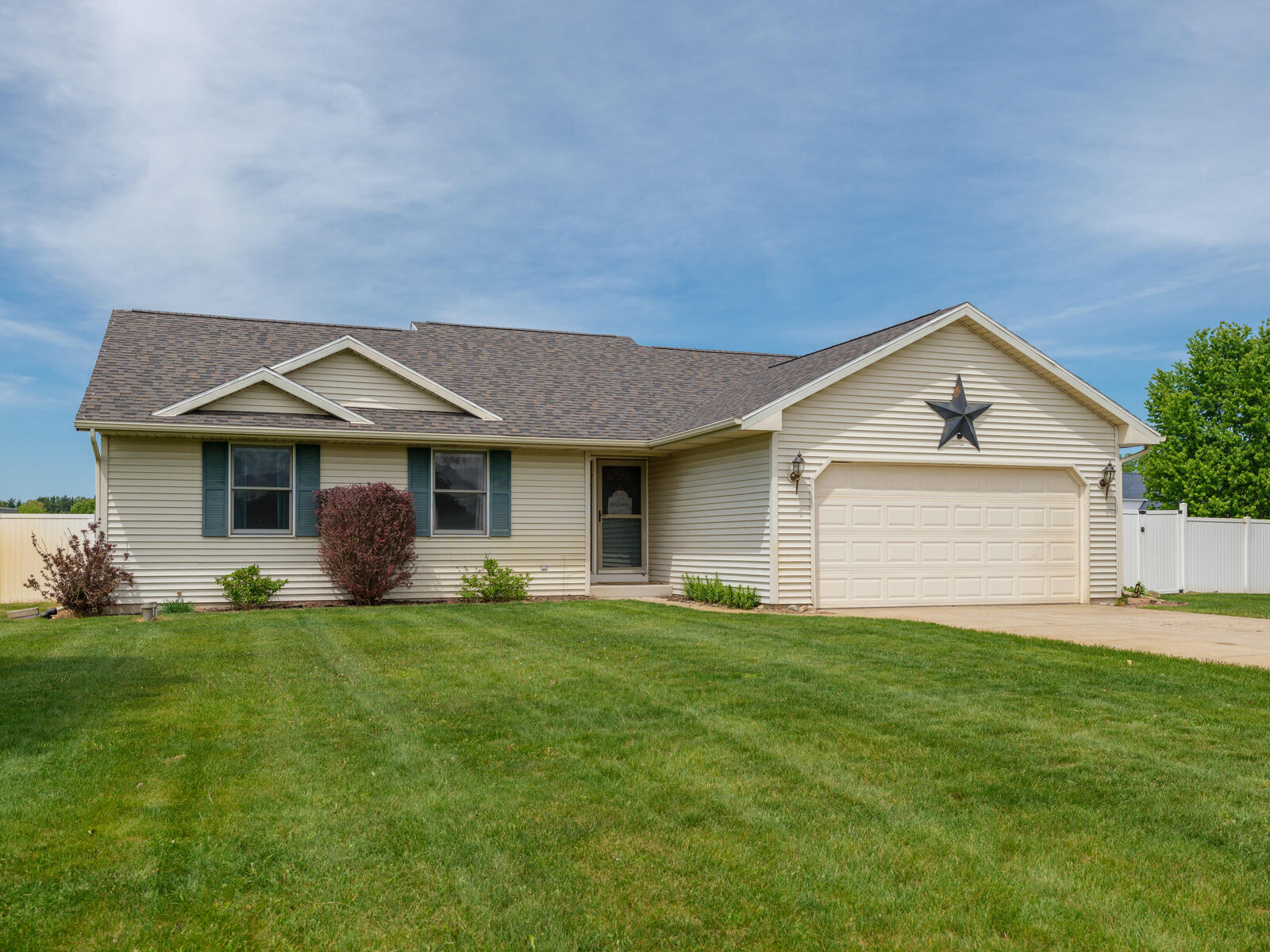 Property Photo:  53322 Rolling Meadow Boulevard  MI 49079 