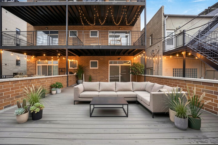 Property Photo:  1445 W Grand Avenue 1E  IL 60642 