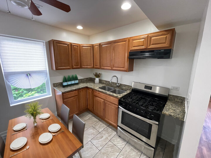 Property Photo:  1320 W 57th Street 1  IL 60636 