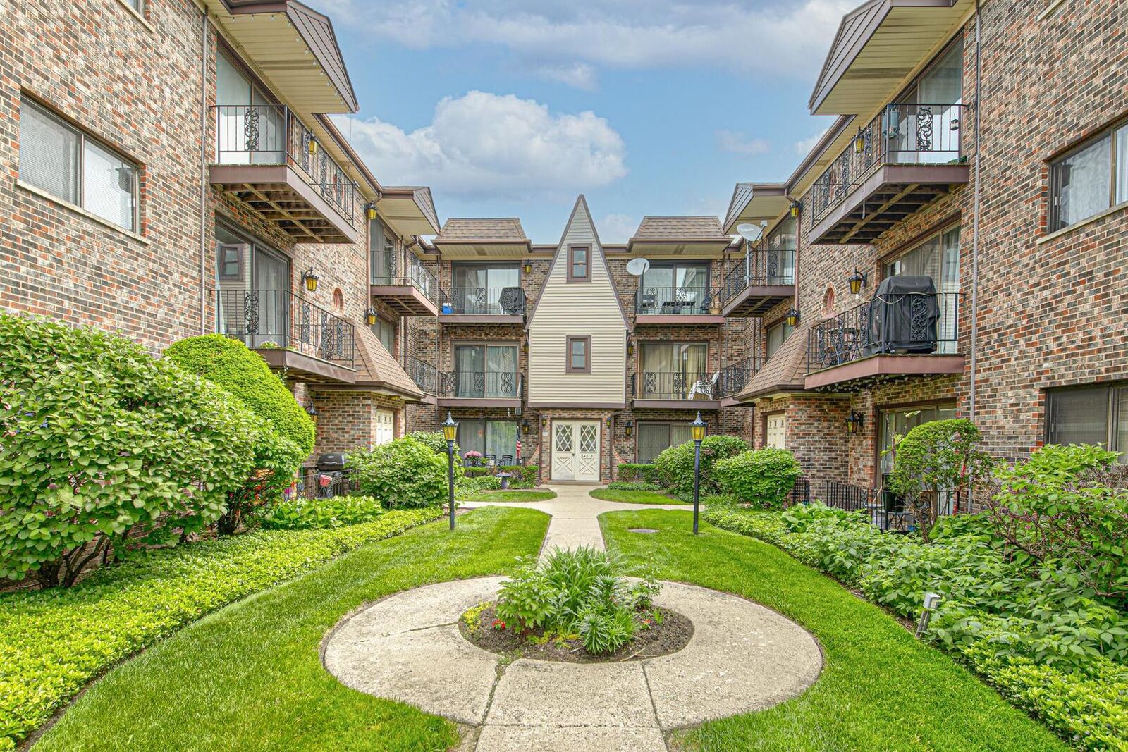 Property Photo: 6451 N Northwest Highway C-2S IL 60631