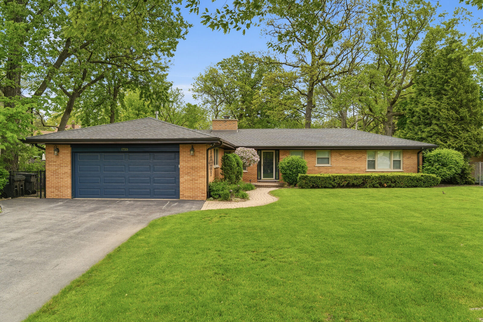 Property Photo: 1725 Sunset Ridge Road IL 60025