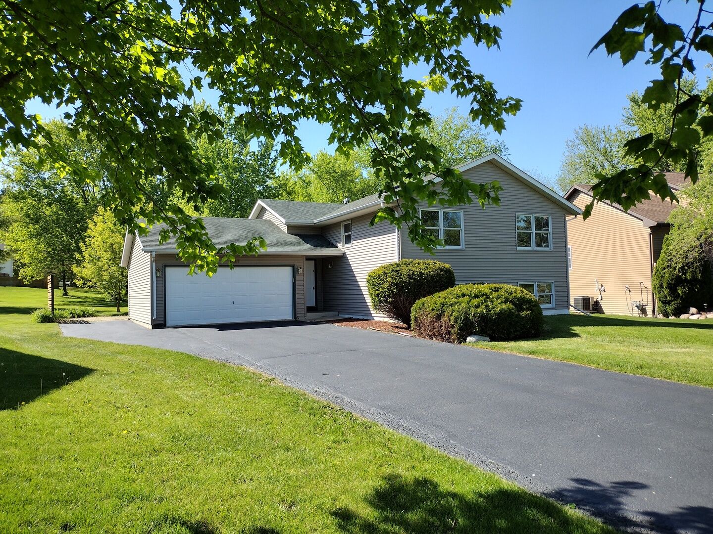 Property Photo:  1127 Candlewick Drive NW  IL 61065 