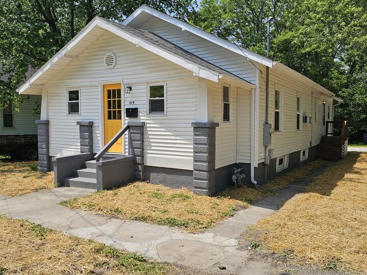 Property Photo:  415 S 21 Street  IL 62864 