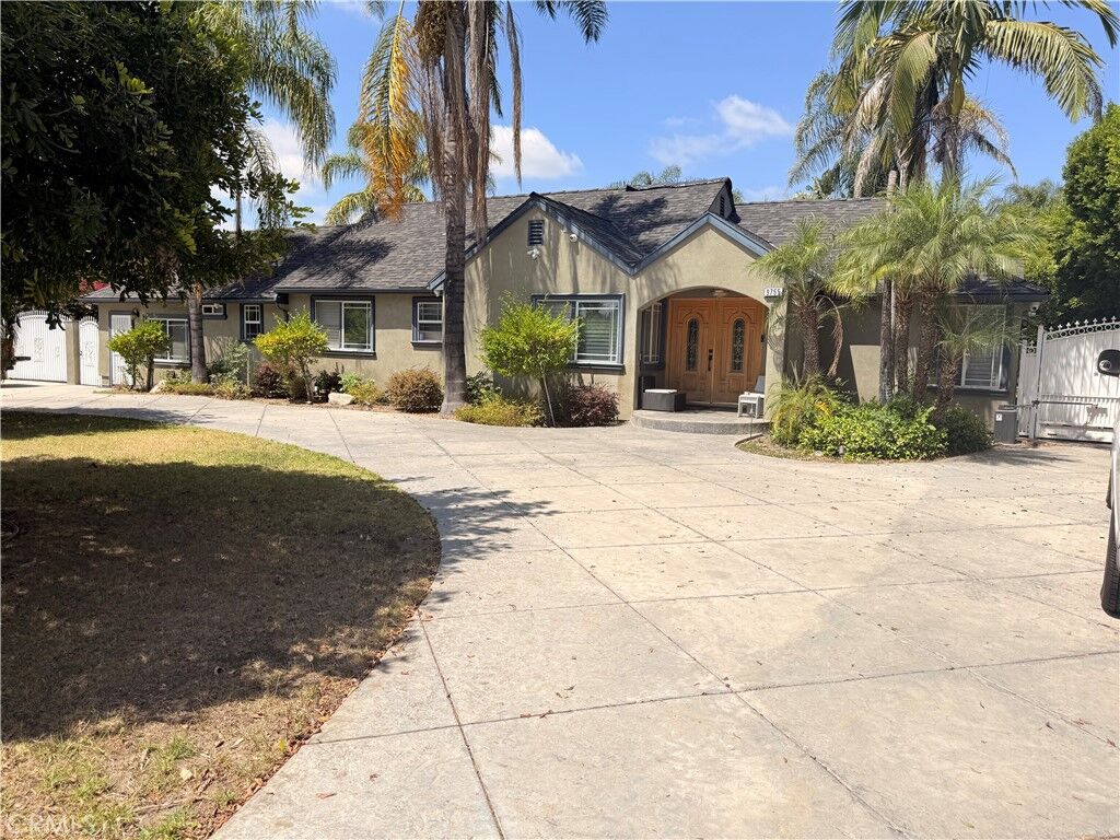 Property Photo: 9755 Noble Ave CA 91343
