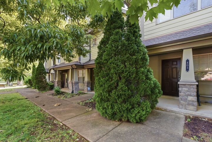 Property Photo:  105 4th Ave 404  TN 37130 