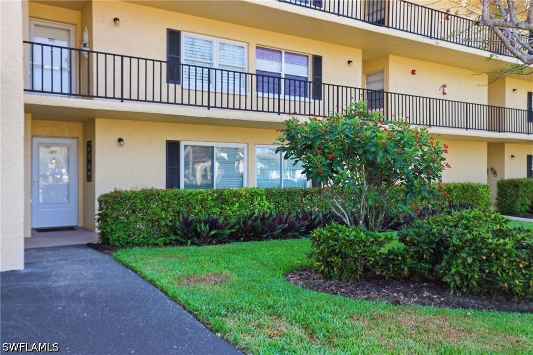 Property Photo:  1086 Forest Lakes Drive 106  FL 34105 