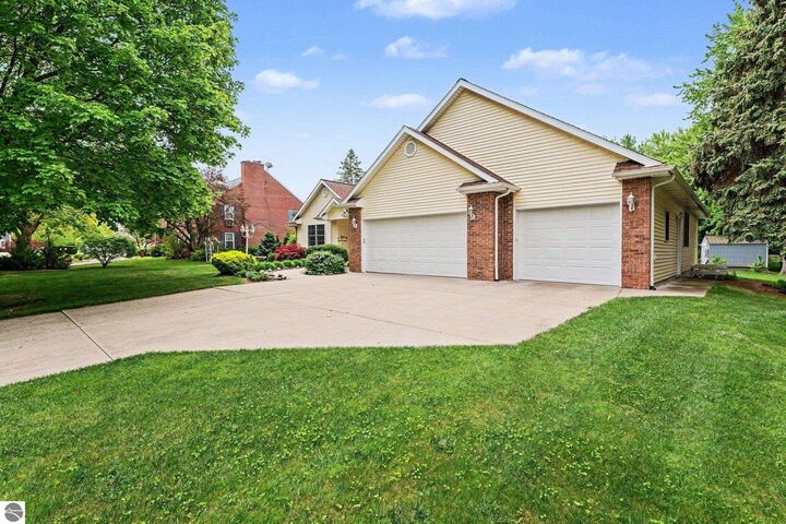 Property Photo: 1220 Glenwood Drive MI 48858