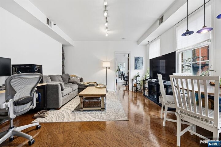 Property Photo:  61 6th Street 1  NJ 07030 