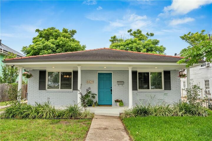 Property Photo:  8429 S Claiborne Avenue  LA 70118 