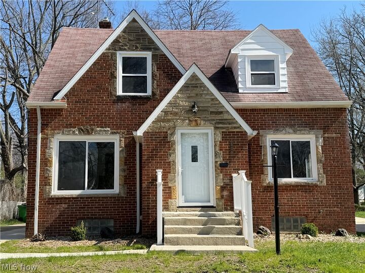 Property Photo:  24420 Glenbrook Boulevard  OH 44117 