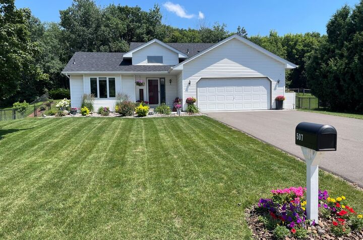 Property Photo:  507 Doncaster Way  MN 55125 