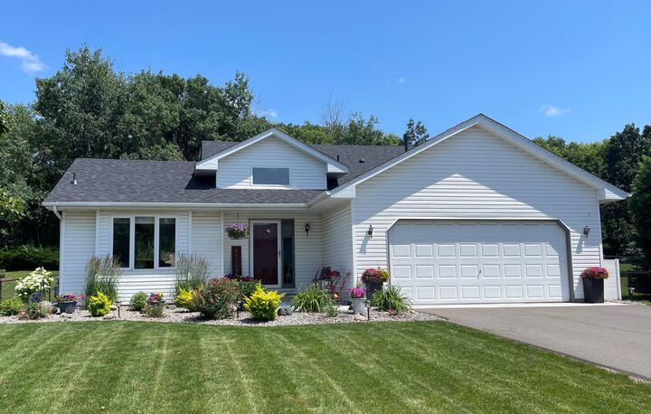 Property Photo:  507 Doncaster Way  MN 55125 