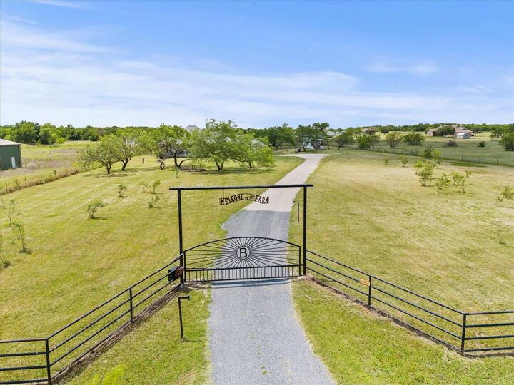 Property Photo: 5476 County Road 2646 TX 75189