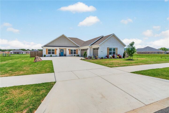 Property Photo: 142 N Box Turtle Avenue AR 72730