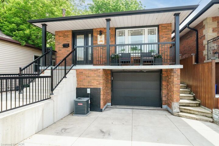 Property Photo:  494 Ferguson Avenue N  ON L8L 4Z5 
