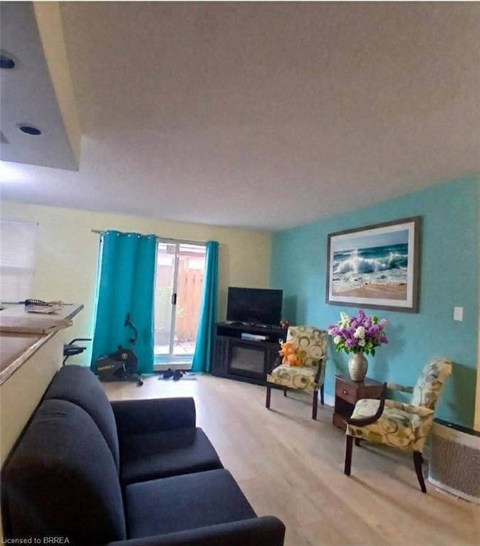 Property Photo:  793 Colborne Street E 104  ON N3S 7J3 