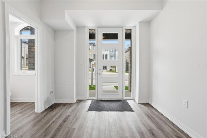 Property Photo:  155 Equestrian Way 33  ON N3E 0E8 