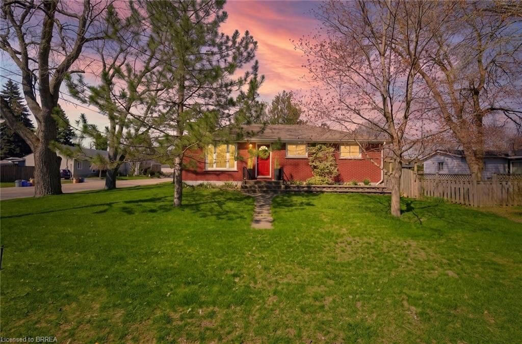 Property Photo: 36 Hamilton Avenue ON N3S 6Z9