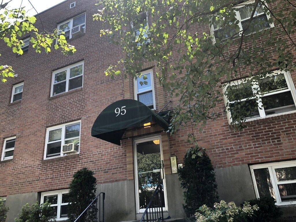 Property Photo:  95 Chestnut Street 3  MA 02445 