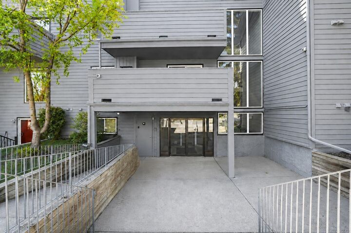 Property Photo: 80 Glamis Drive SW 3204 AB T3A 6T7