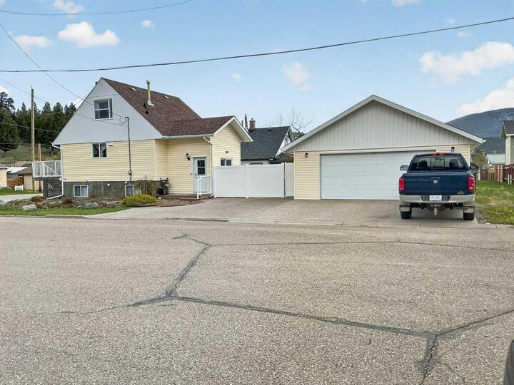 Property Photo:  7704 23 Avenue  AB T0K 0M0 