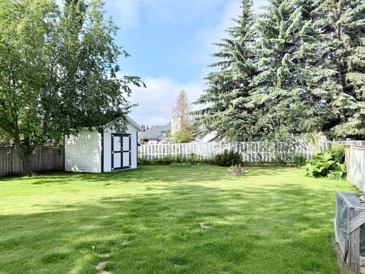 Property Photo: 1 Park Close AB T7S 1S7