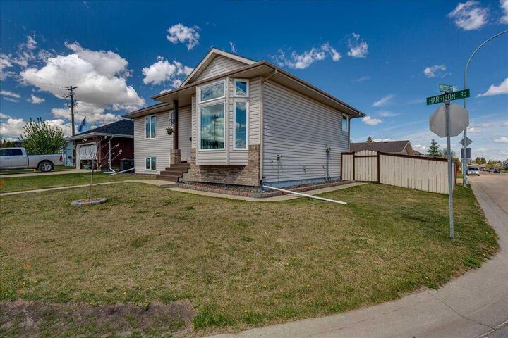 Property Photo:  4 Harrison Road  AB T4S 1T4 