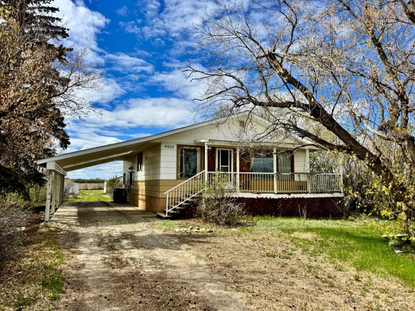 Property Photo: 9920 113 Street AB T0H 1L0