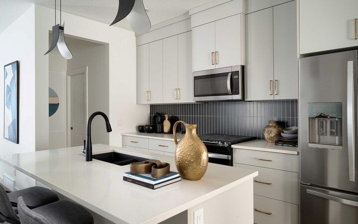 Property Photo:  684 Rowmont Boulevard NW  AB T3L 0L6 