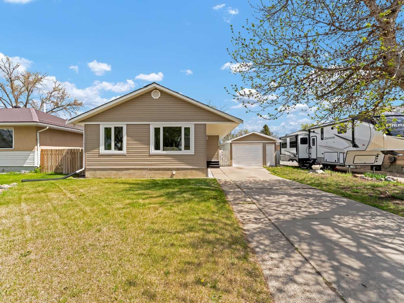 Property Photo:  166 Mitchell Crescent NW  AB T1A 6V4 