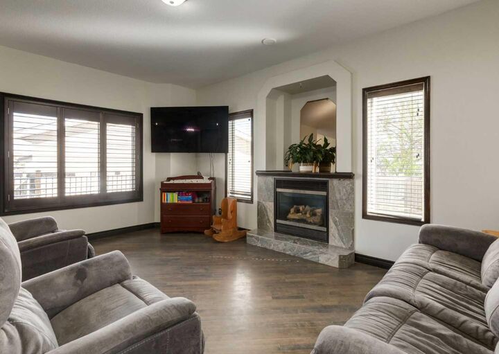 Property Photo:  244 Stonegate Close NW  AB T4B 2V3 