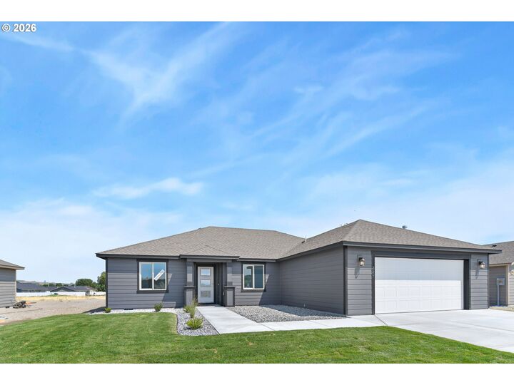 Property Photo:  227 SW Goldfinch Ln  OR 97818 