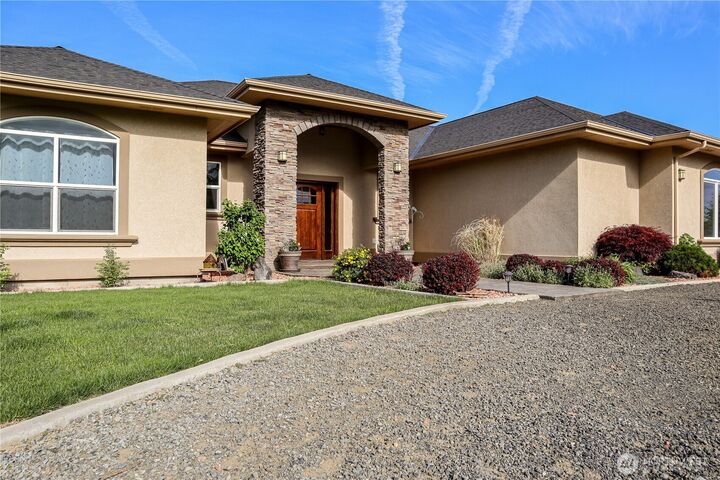 Property Photo:  265  Hanson Road  WA 99360 