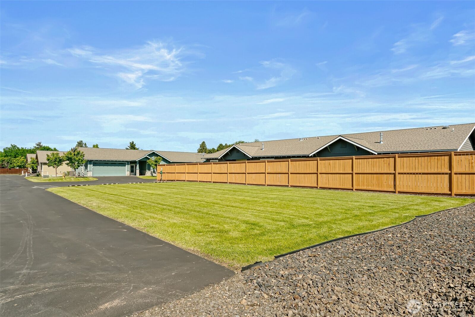 Property Photo:  803 S Willow Street  WA 98926 