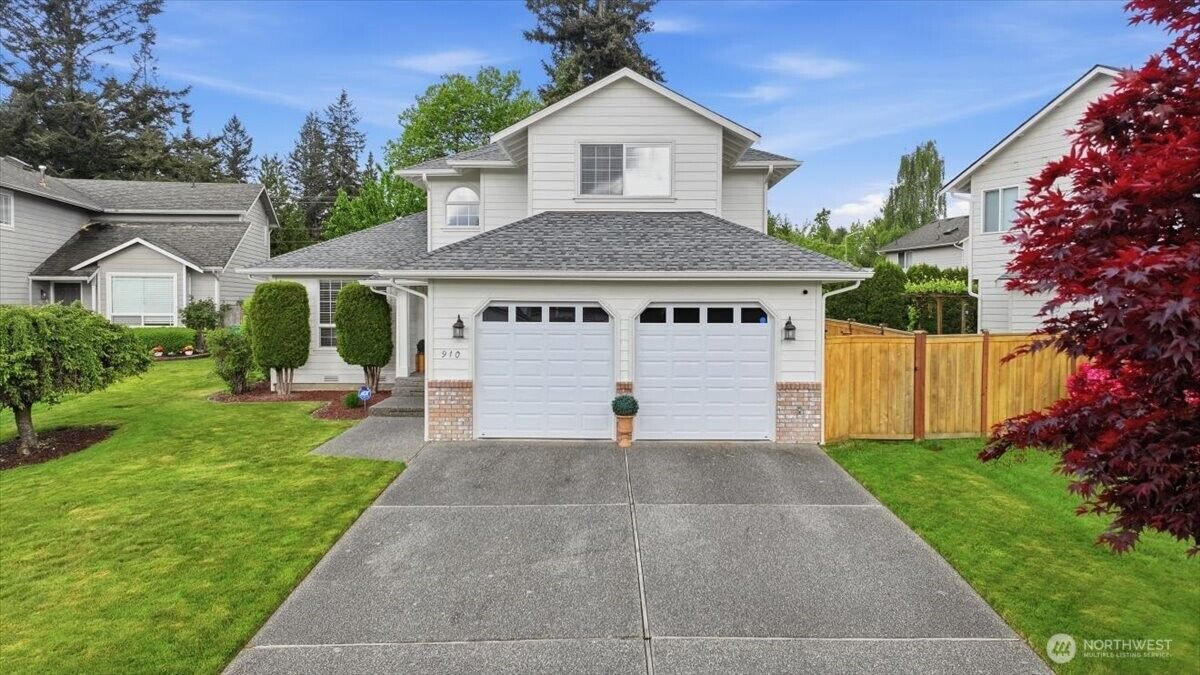 Property Photo:  910  135th Street SW  WA 98204 
