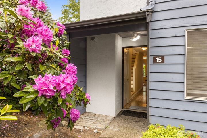 Property Photo: 280 Newport Wy NW NW B15 WA 98027