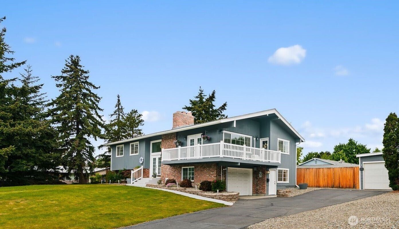 Property Photo:  1204  Vista Road  WA 98926 