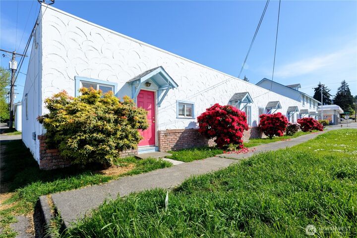 Property Photo:  201 E Liberty Street  WA 98362 