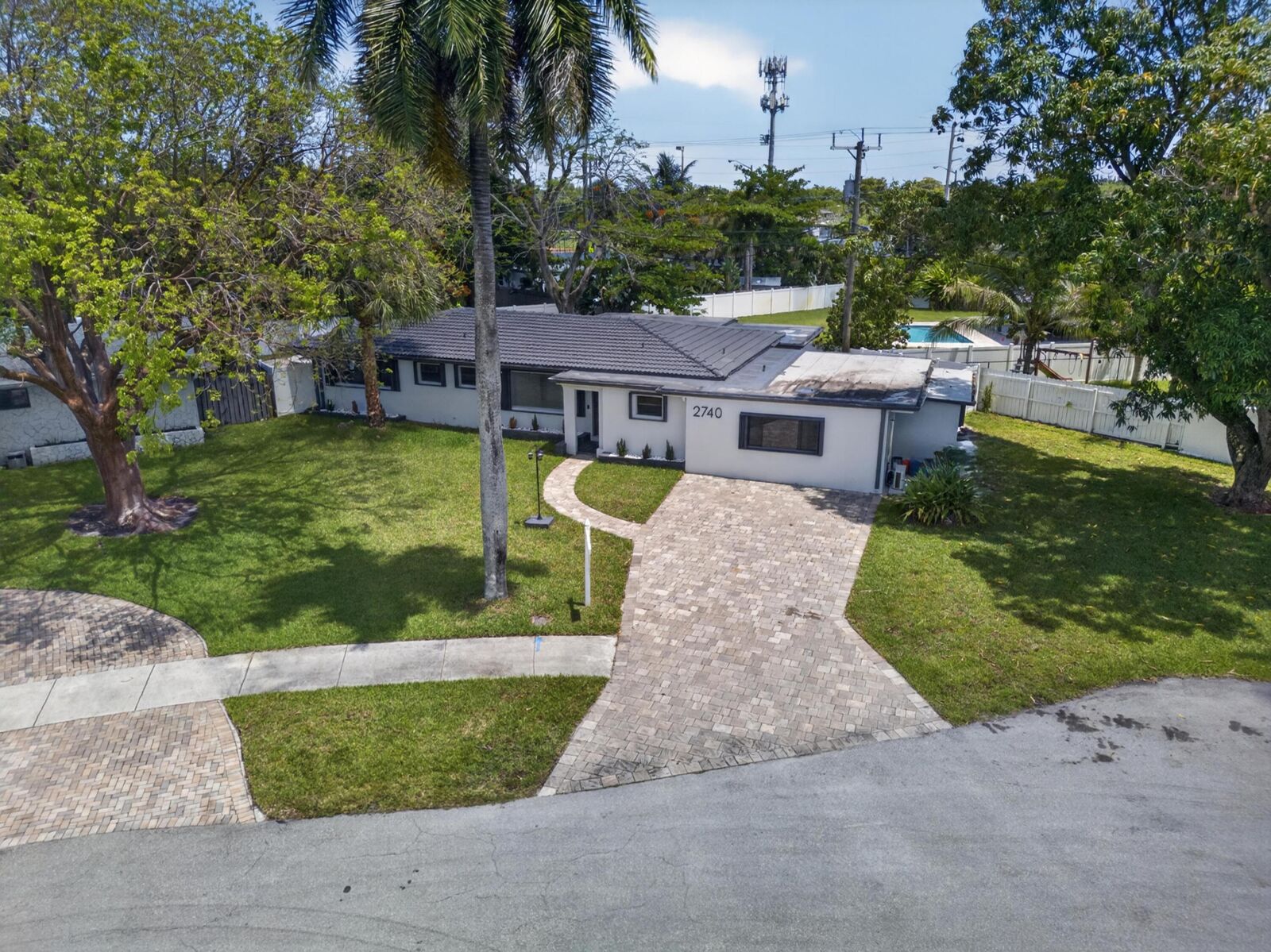 Property Photo:  2740 NW 9th Lane  FL 33311 