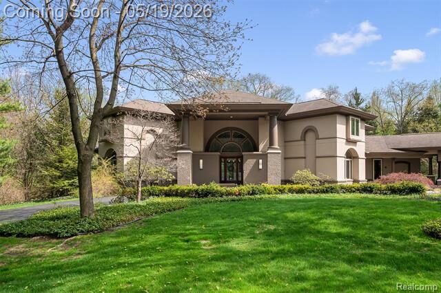 Property Photo: 1800 Tiverton Road MI 48304