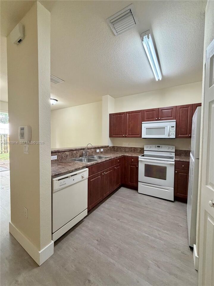 Property Photo: 2885 SE 1st Dr 1 FL 33033