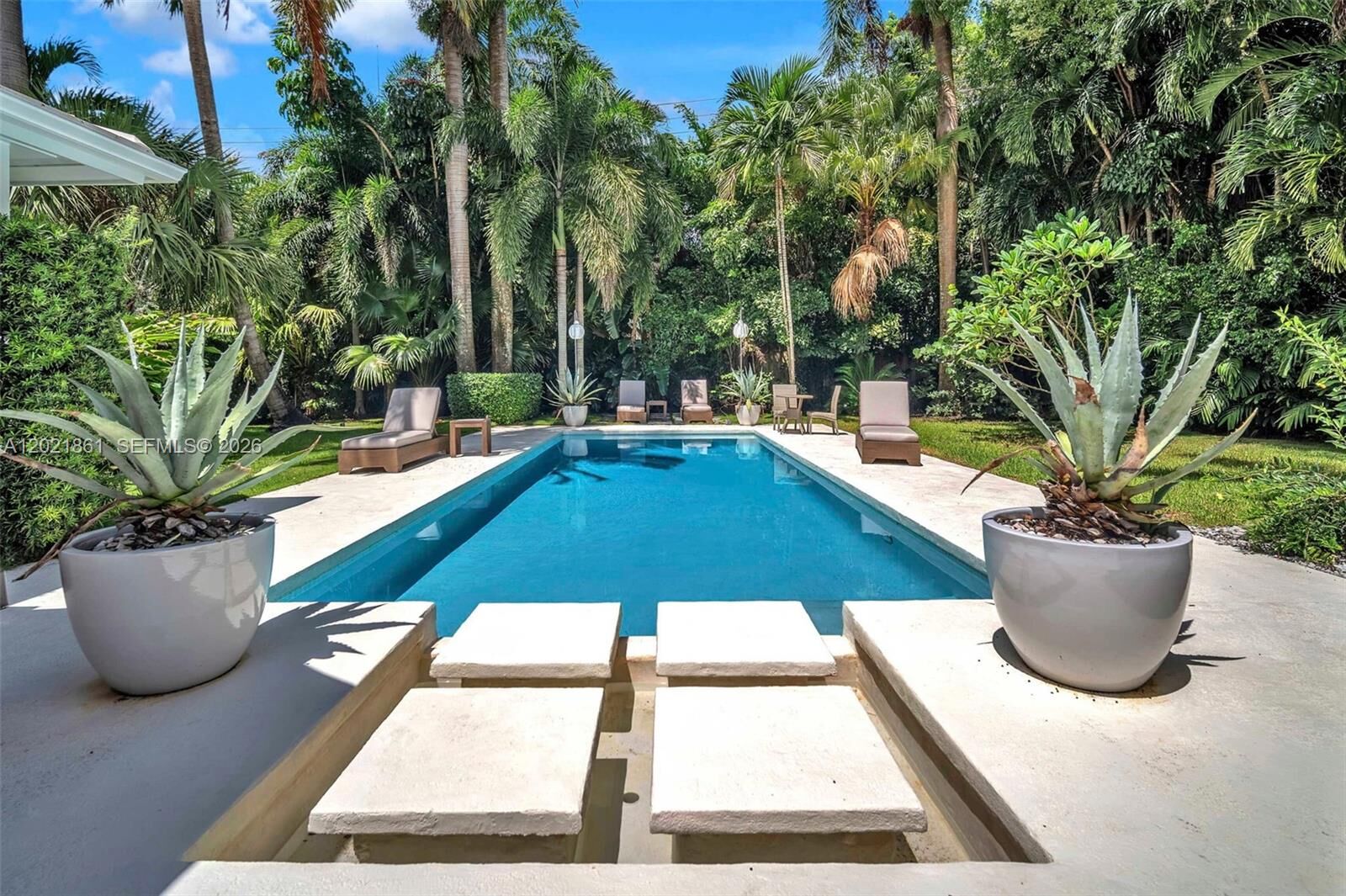 Property Photo: 203 Ridgewood Rd FL 33133
