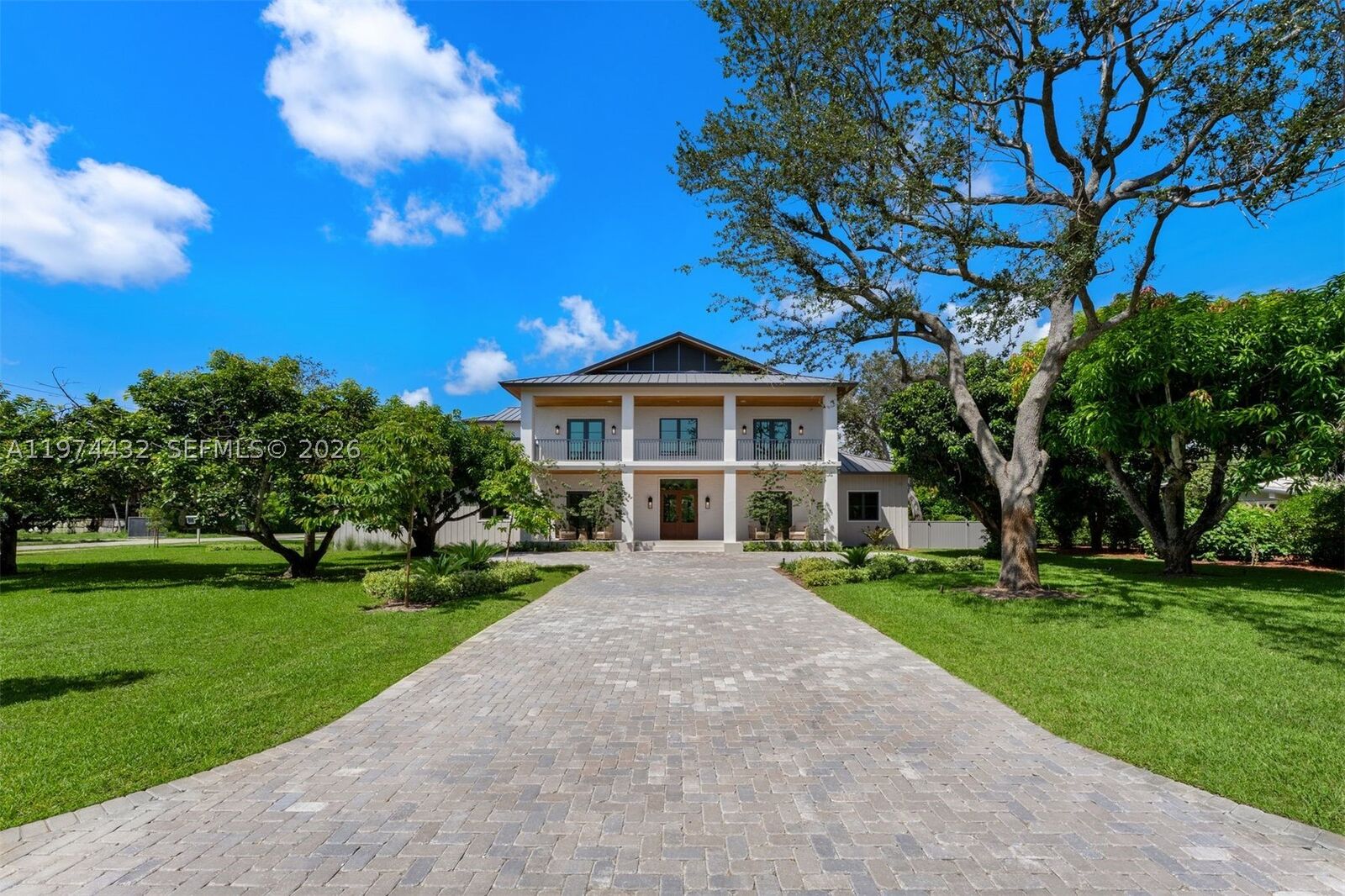 Property Photo:  8901 SW 120th St  FL 33176 