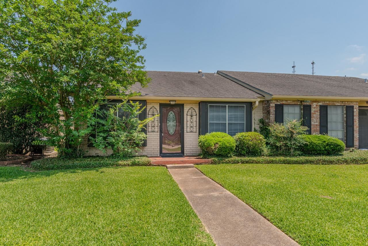 Property Photo:  495 Longmeadow St  TX 77707 